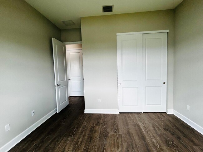 Building Photo - 5468 Pecan Dr