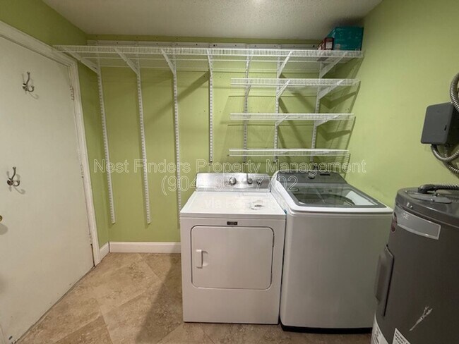 Building Photo - 12947 Tree Wy Ct N