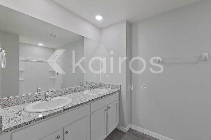 Building Photo - 8740 SW 43rd Ter