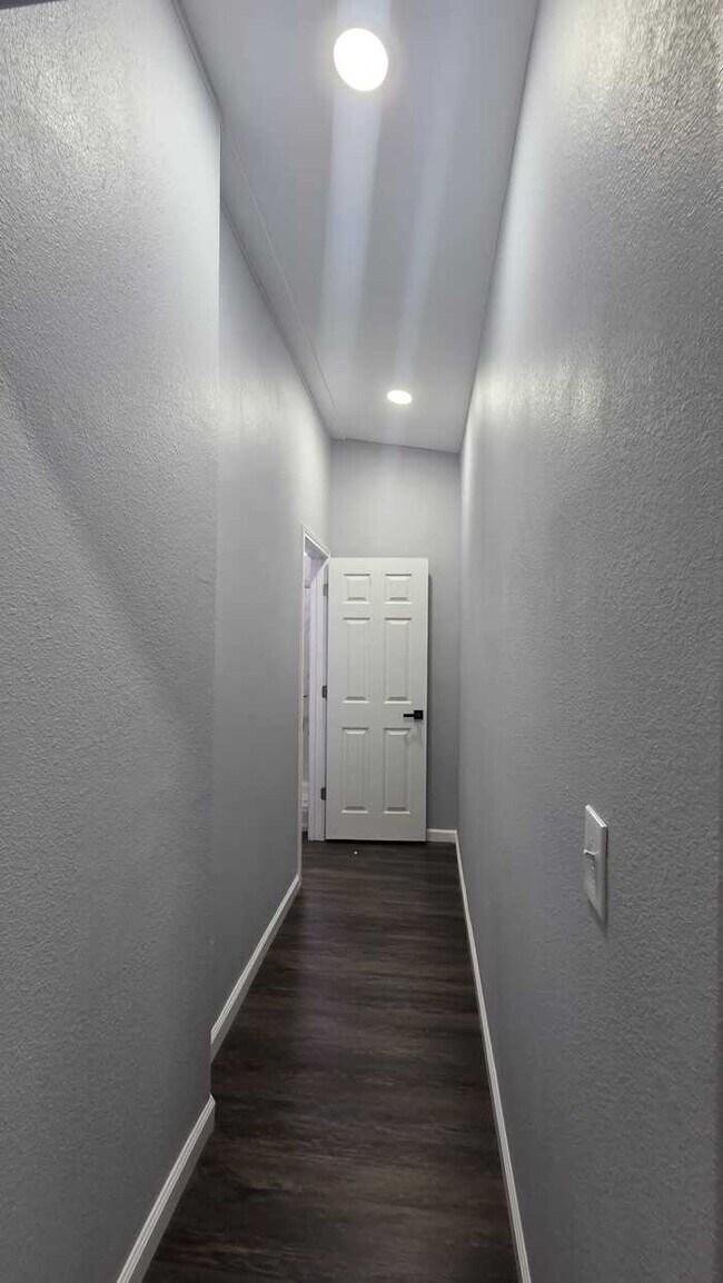 Building Photo - House for rent