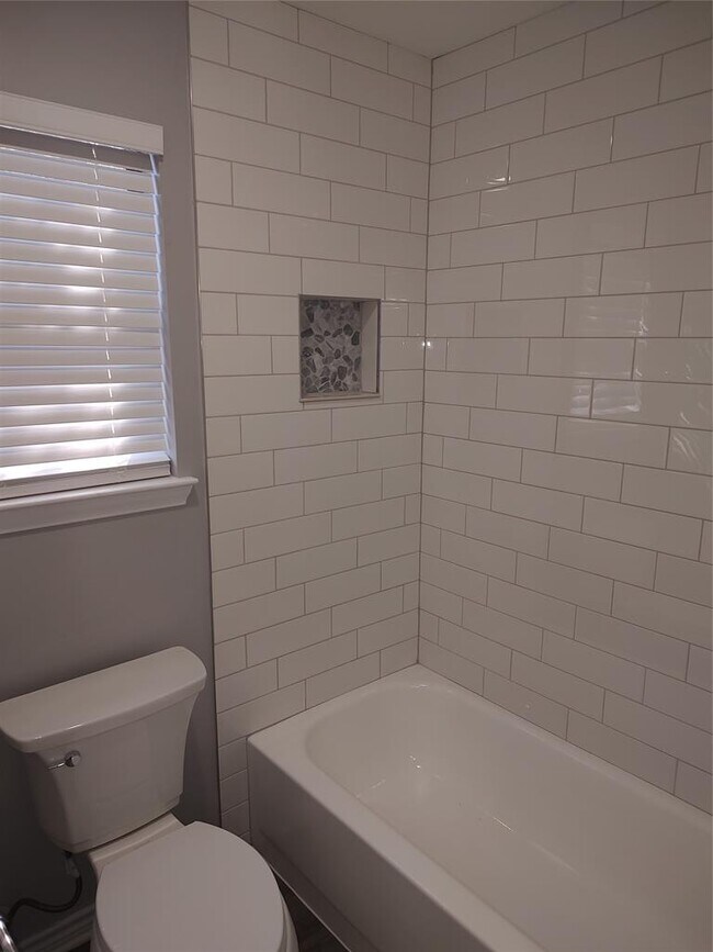 Building Photo - 1208 Gingerlily Cove