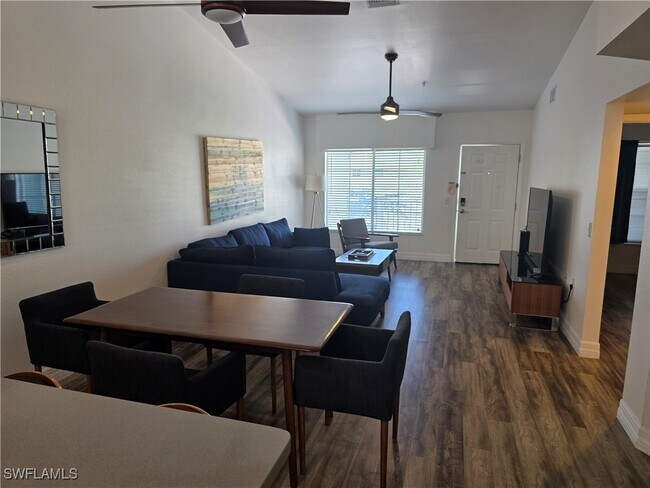 Building Photo - 4940 Cougar Ct S