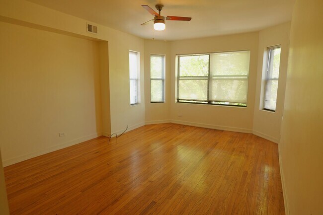 Building Photo - 8103 S Loomis Blvd