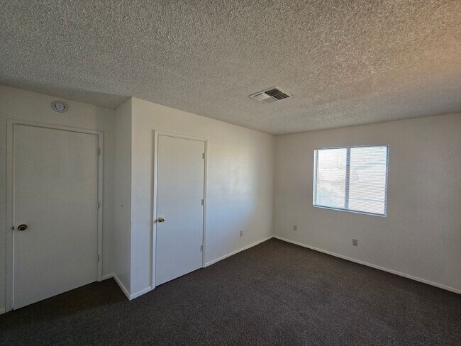 Building Photo - Coming Soon!!! 2 bedroom 1 bath