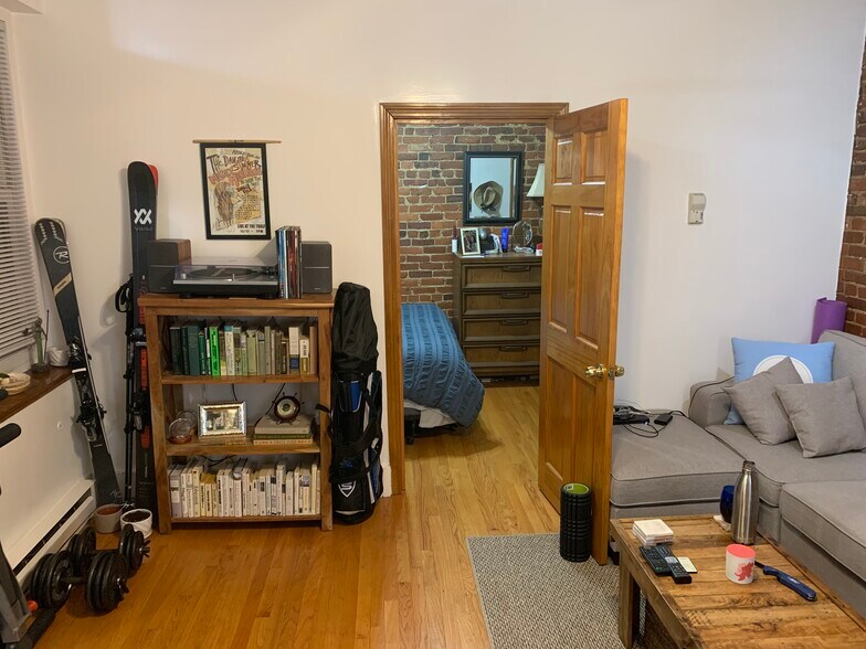 Building Photo - 87 Prince St