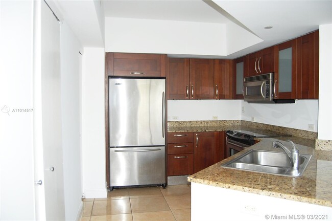 Building Photo - 20000 E Country Club Dr