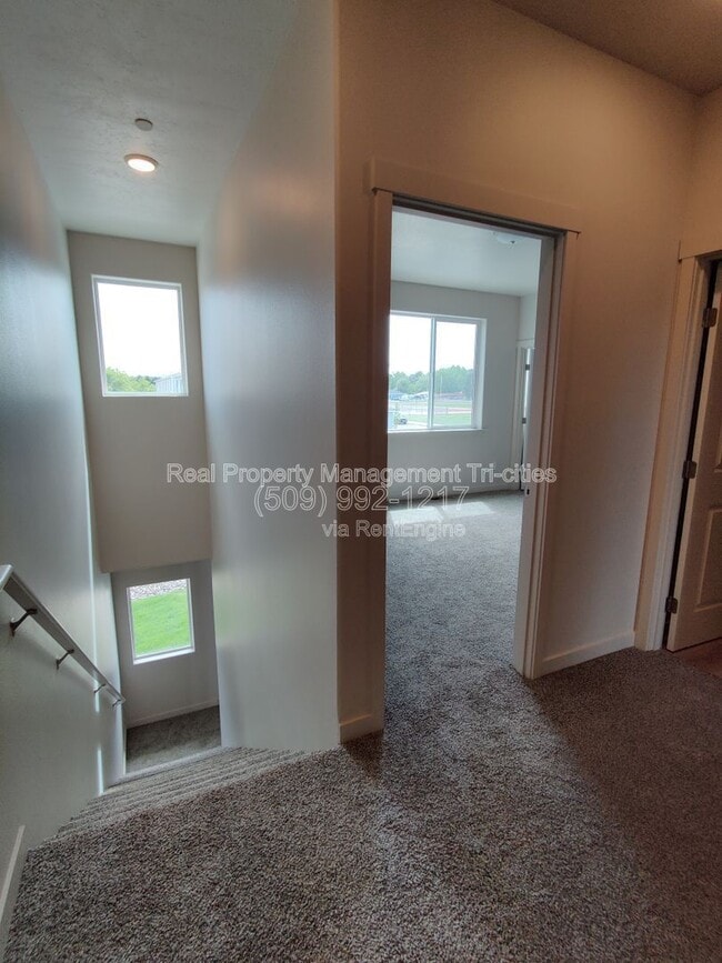 Building Photo - 3918 W 5th Pl