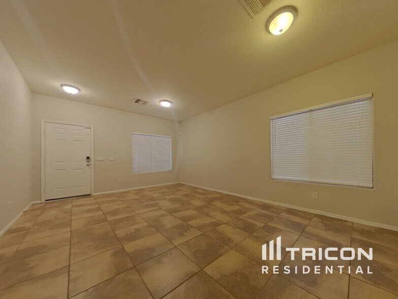 Building Photo - 8423 W Hamster Ln
