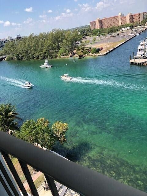 Primary Photo - 1609 N Riverside Dr