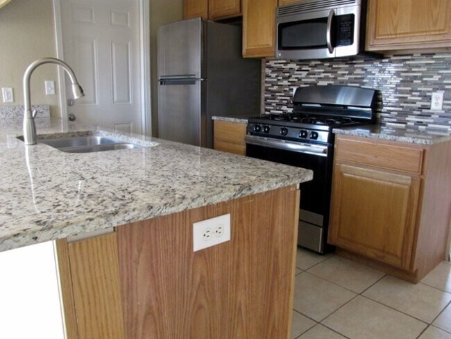 Building Photo - 4BR/2BA/1CG, 1374 sq.ft., w/central A/C in Sierra Vista, AZ