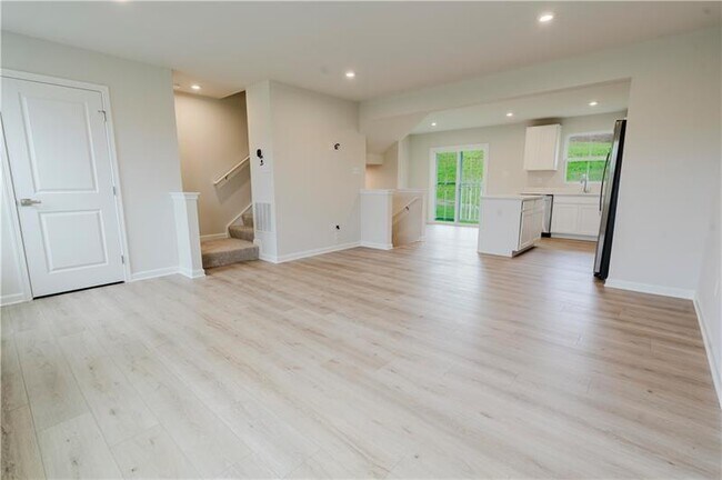 Building Photo - 157 White Oak Dr