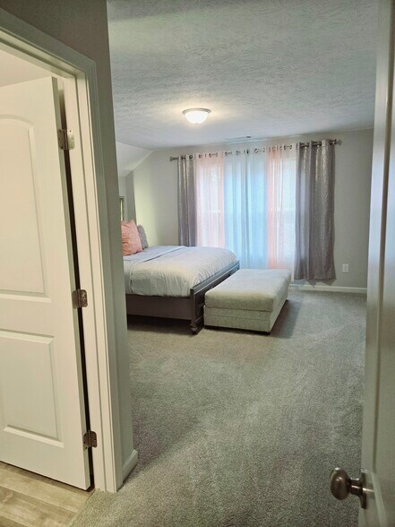 Building Photo - 2000 Antioch Church Rd