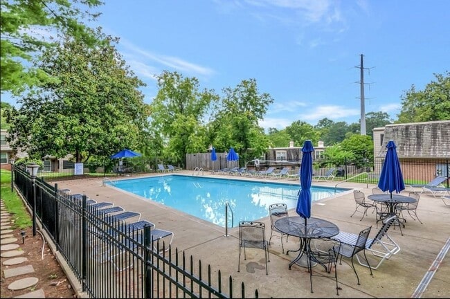 Building Photo - 3000 Hillsboro Pike