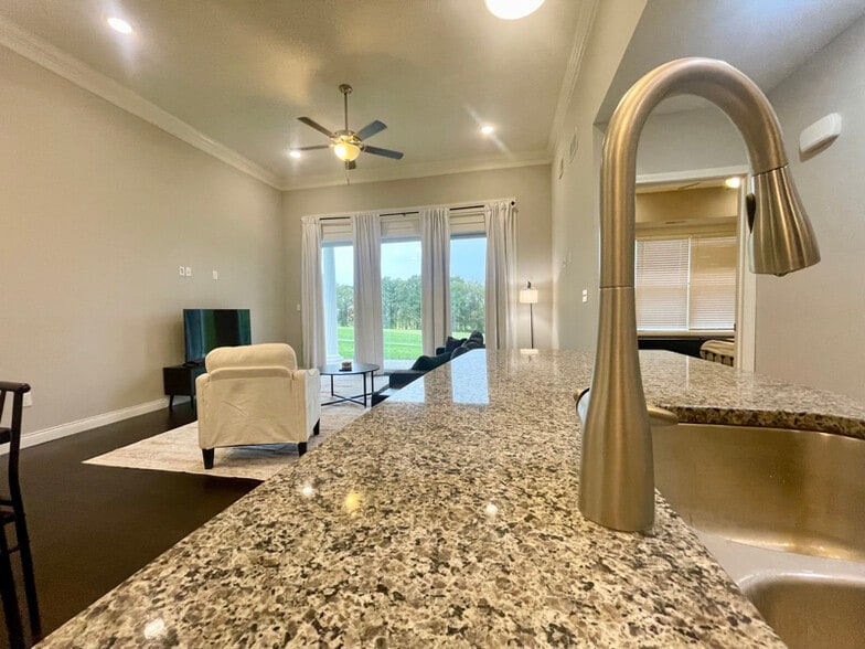 Building Photo - 1525 Residence Dr