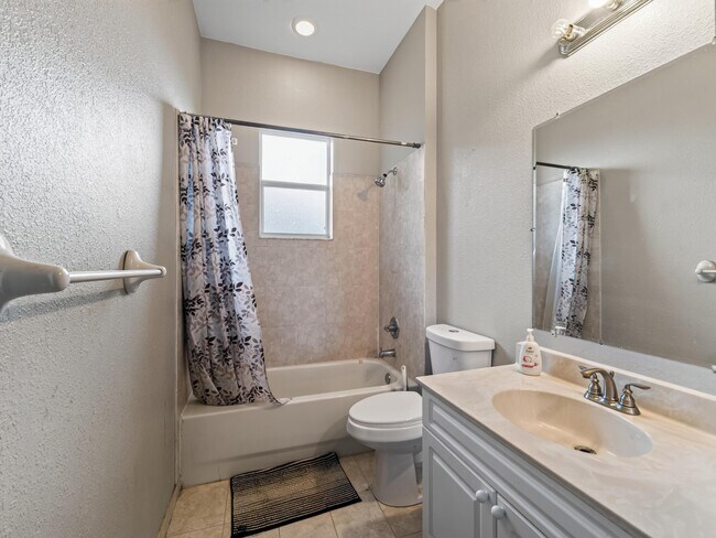 Building Photo - 4059 SW Kamsler St