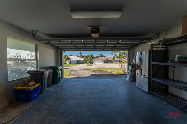 Building Photo - Beautifully renovated Tequesta POOL home 3...