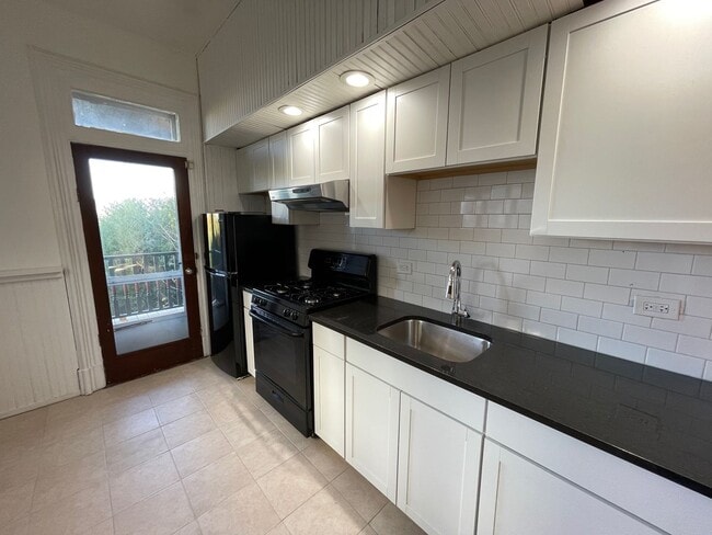 Building Photo - 4 Bedroom 2 Bathroom House with Stunning Hudson River Views