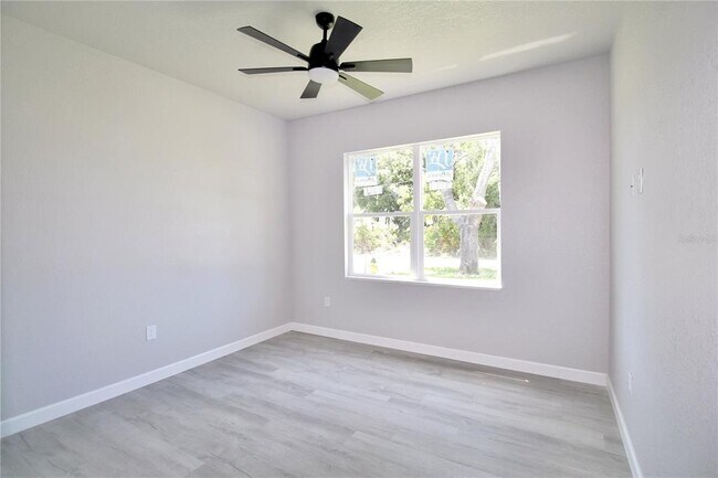 Building Photo - 4000 Garienda Ave
