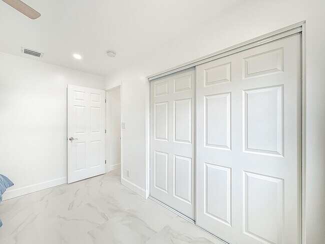 Building Photo - 635 Kingbird Cir