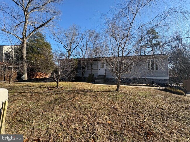 Building Photo - 916 Willow Ln