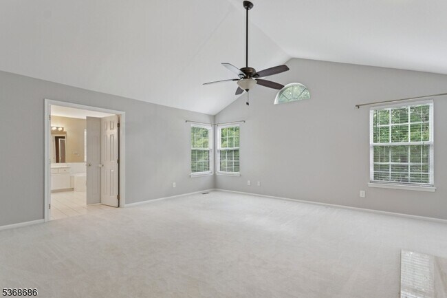 Building Photo - 48 Landau Rd