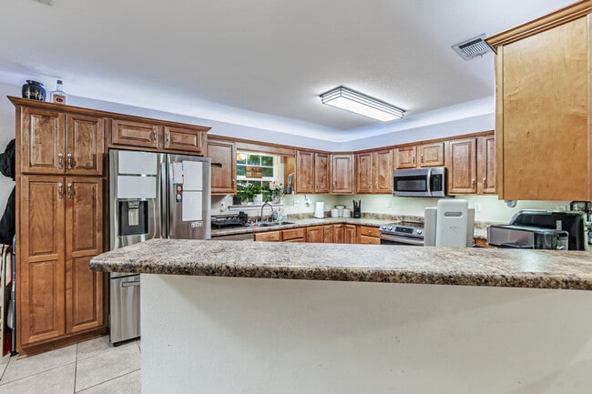 Building Photo - 121 Hillwood Dr