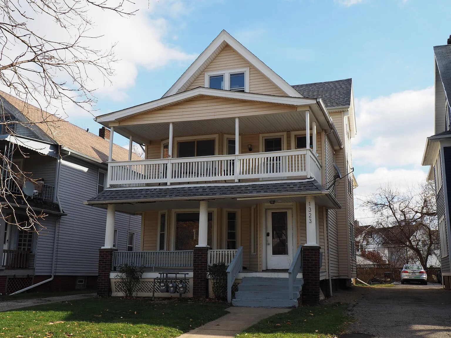 Building Photo - 1323 W 102nd St