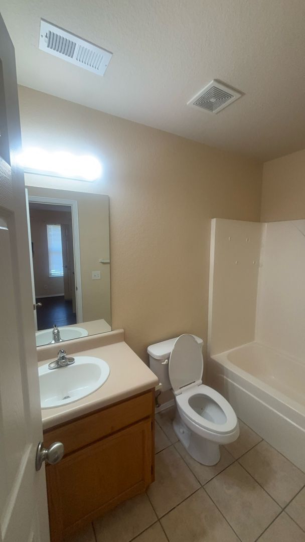 Building Photo - 790 Appleridge Dr