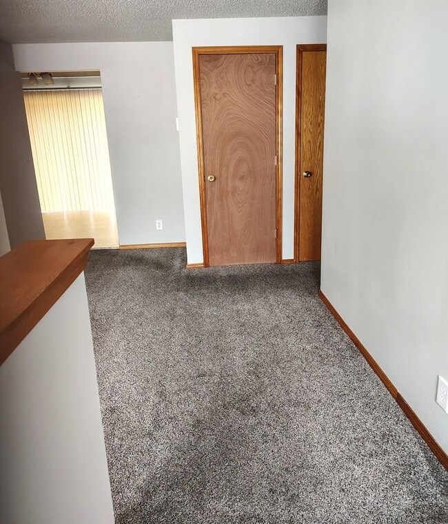 Building Photo - ******* FANTASTIC RAMBLER in friendly neig...