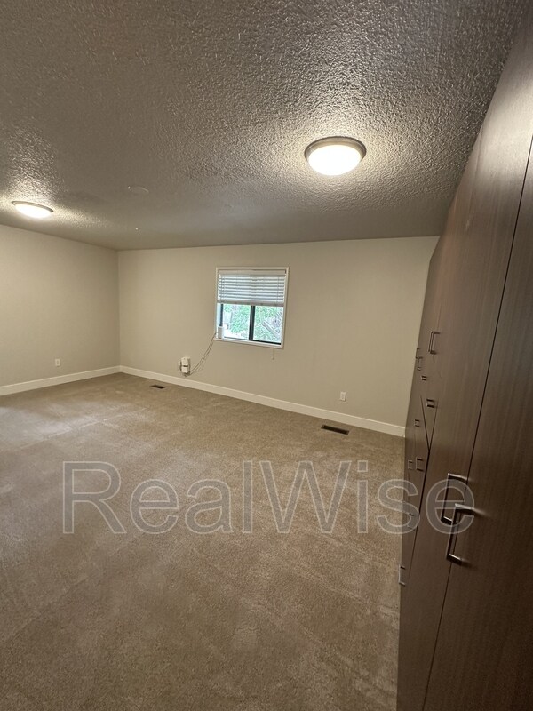 Building Photo - 7730 SW Eaker Pl