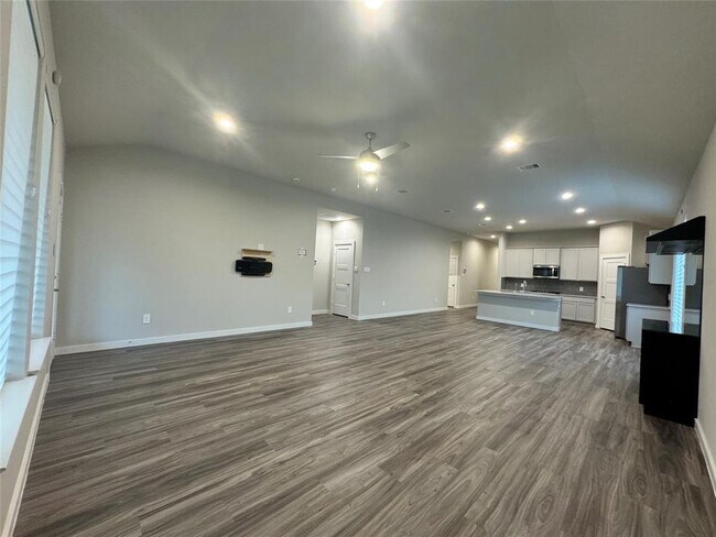 Building Photo - 14273 Lake Lodge Dr
