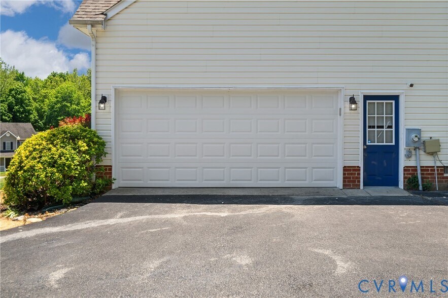 Building Photo - 3924 Liberty Point Dr