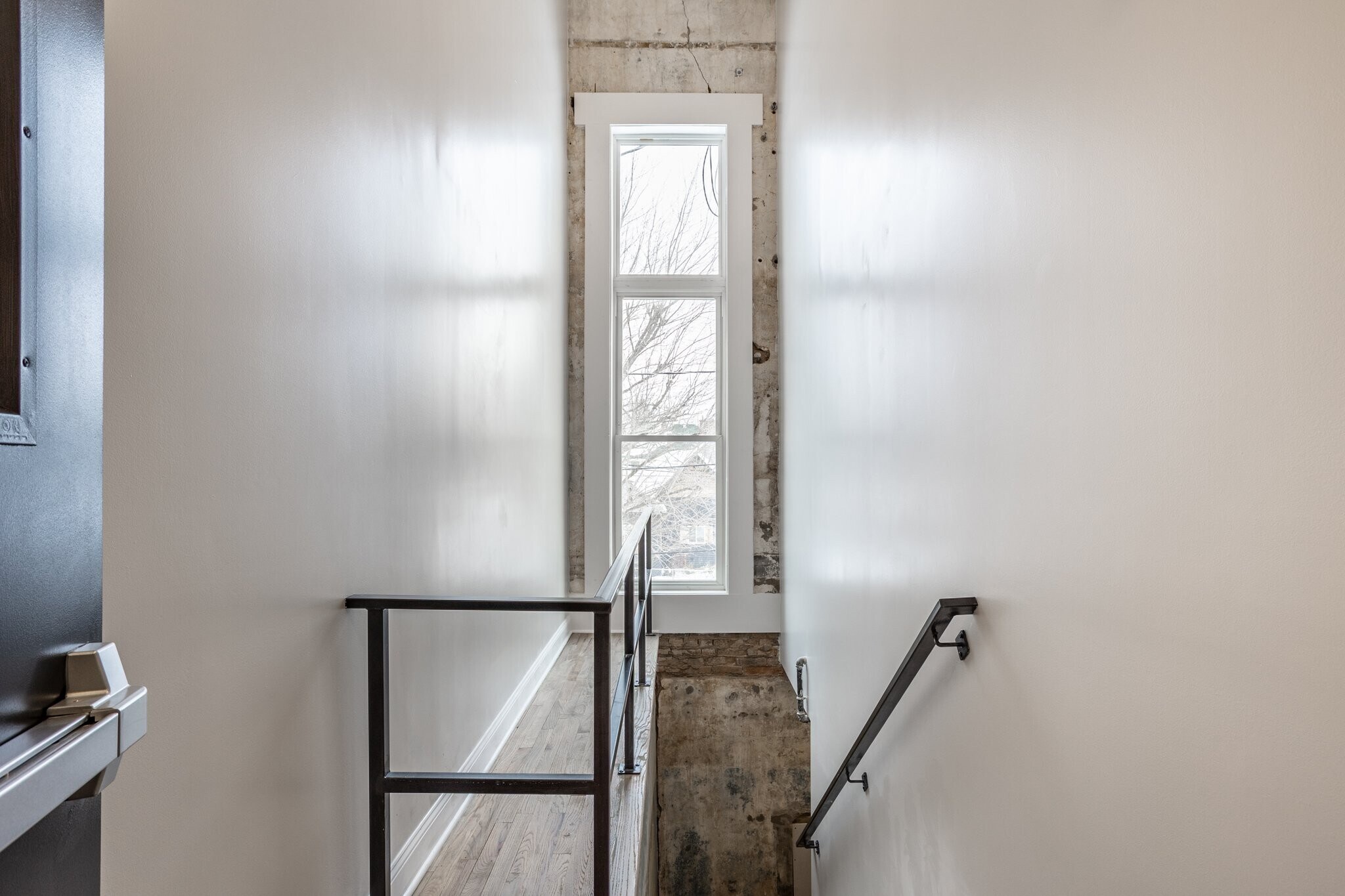 Building Photo - 108 W Main St