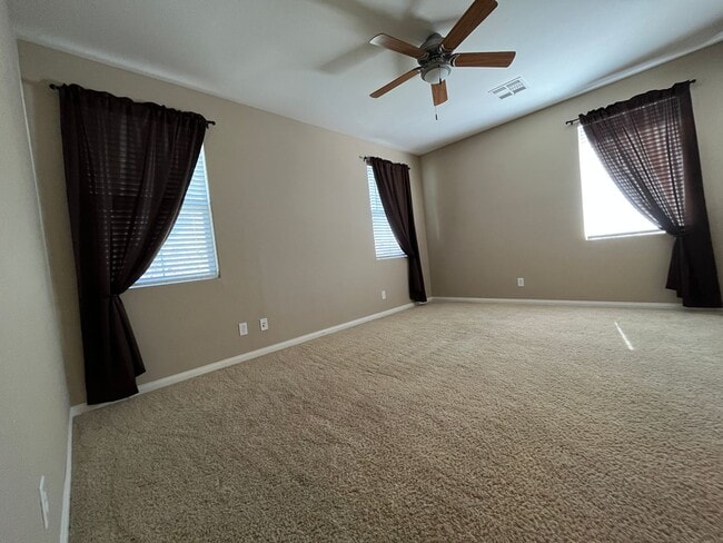 Building Photo - 2 BED / 2 BA - ALL APPLIANCES - COMMUNITY ...