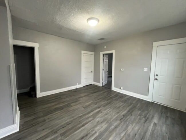 Building Photo - 3 Bedroom 1 Bath House in Davenport