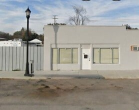 Building Photo - Centrally-Located Apartment in Homedale