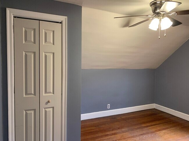 Building Photo - PENDING-Charming & Updated Bungalow in SoBro!
