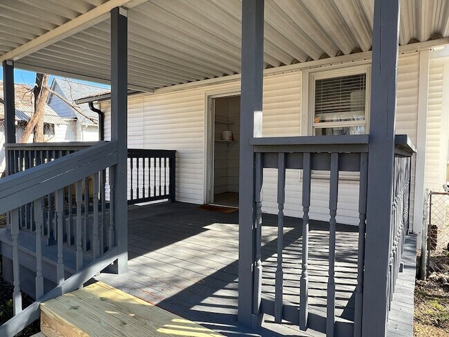 Building Photo - 511 N Church St