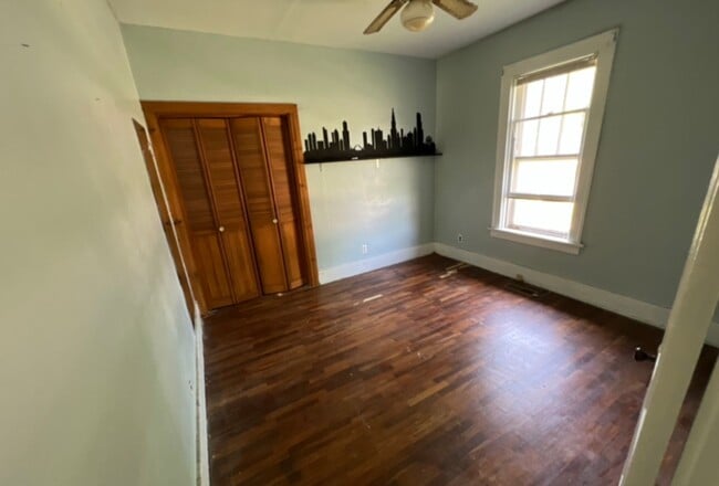 Building Photo - Great Location - $2000 Down / $880 Month
