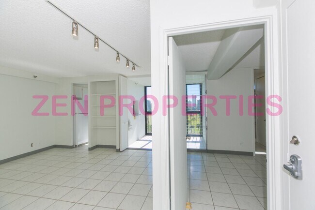 Building Photo - a 2 bdrm, 2 bath unit with 2 prkg at Fairway House for rent