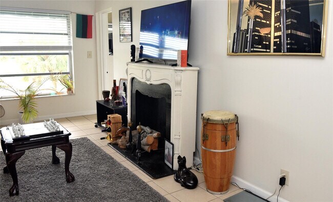 Building Photo - 7807 Golf Cir Dr