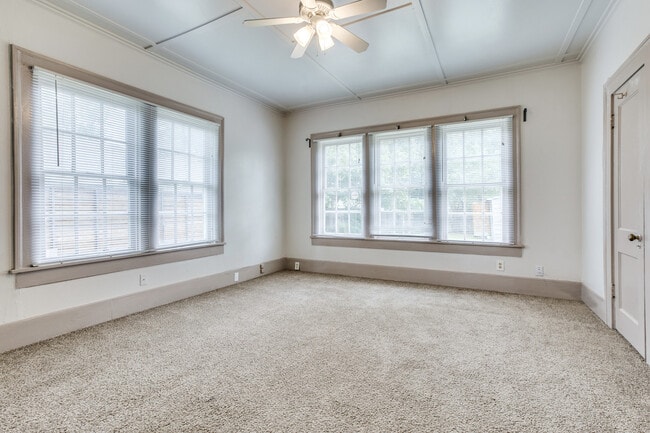 Building Photo - Rare & Classic Oak Lawn House | Great Location | Huge Backyard