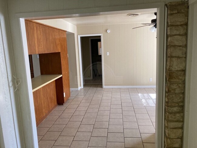 Building Photo - 1814 Crestridge Dr
