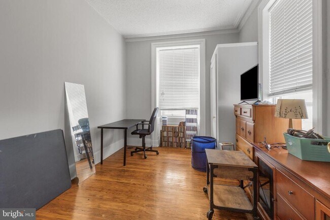 Building Photo - 3017 W Girard Ave