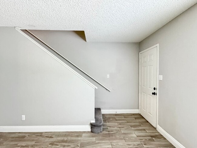 Building Photo - 7084 Burcot Ave