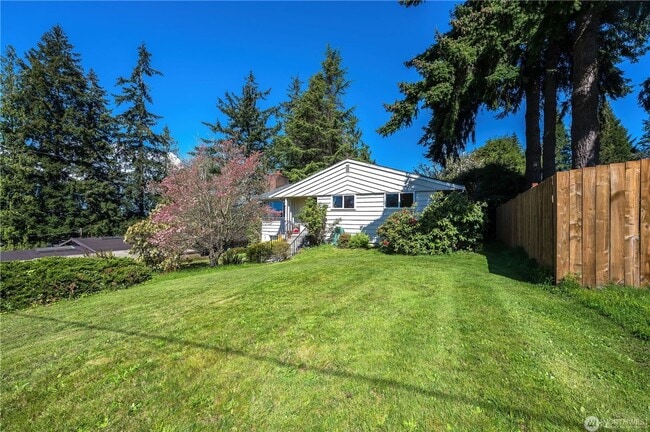 Building Photo - 3 Bedroom 1.75 bathroom home in Mukilteo w...