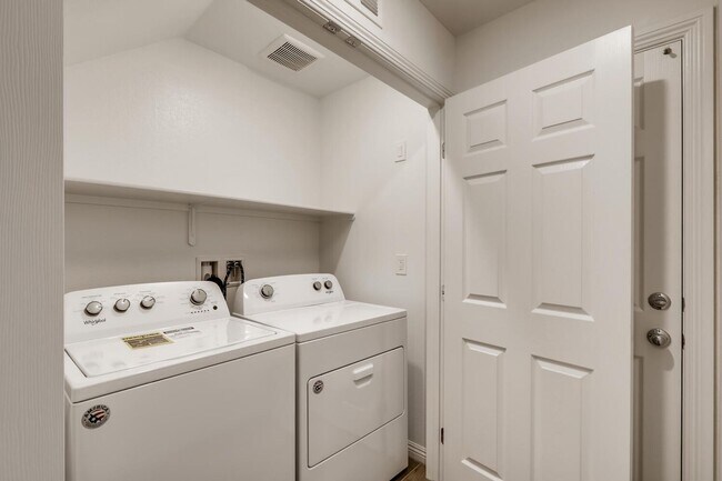 Building Photo - 2020-Built 3 Bedroom Beauty in the Heart of Henderson!