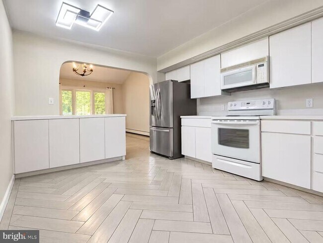 Building Photo - 301 Browning Ln