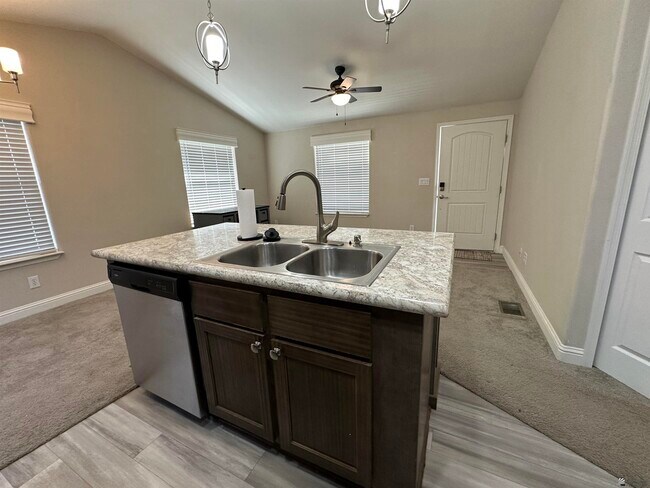 Building Photo - 13432 E 53rd St