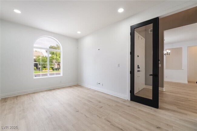 Building Photo - 299 Queen Creek Cir